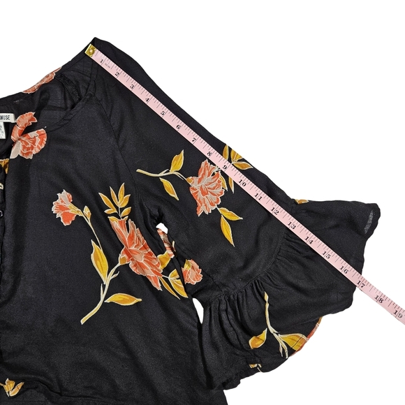 Amuse Society Cropped Ruffle Sleeve Button Up Blouse, Black Floral, Small - Picture 9 of 9